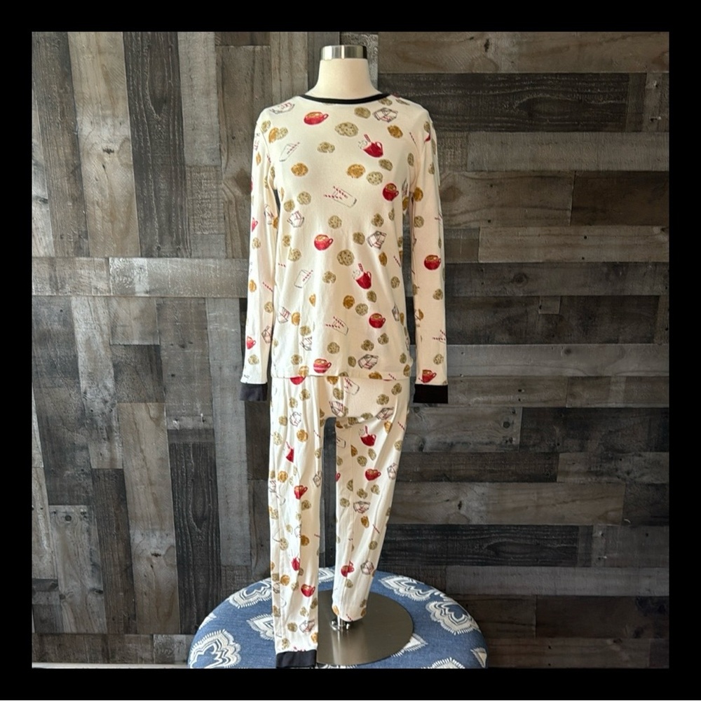 Burt’s Bees Baby pajama set XSmall cookies and milk holiday party loungewear